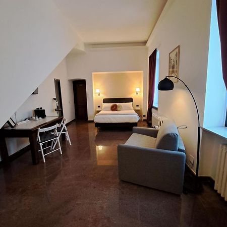 Palazzo Cusani Charming Rooms Vercelli Exterior foto