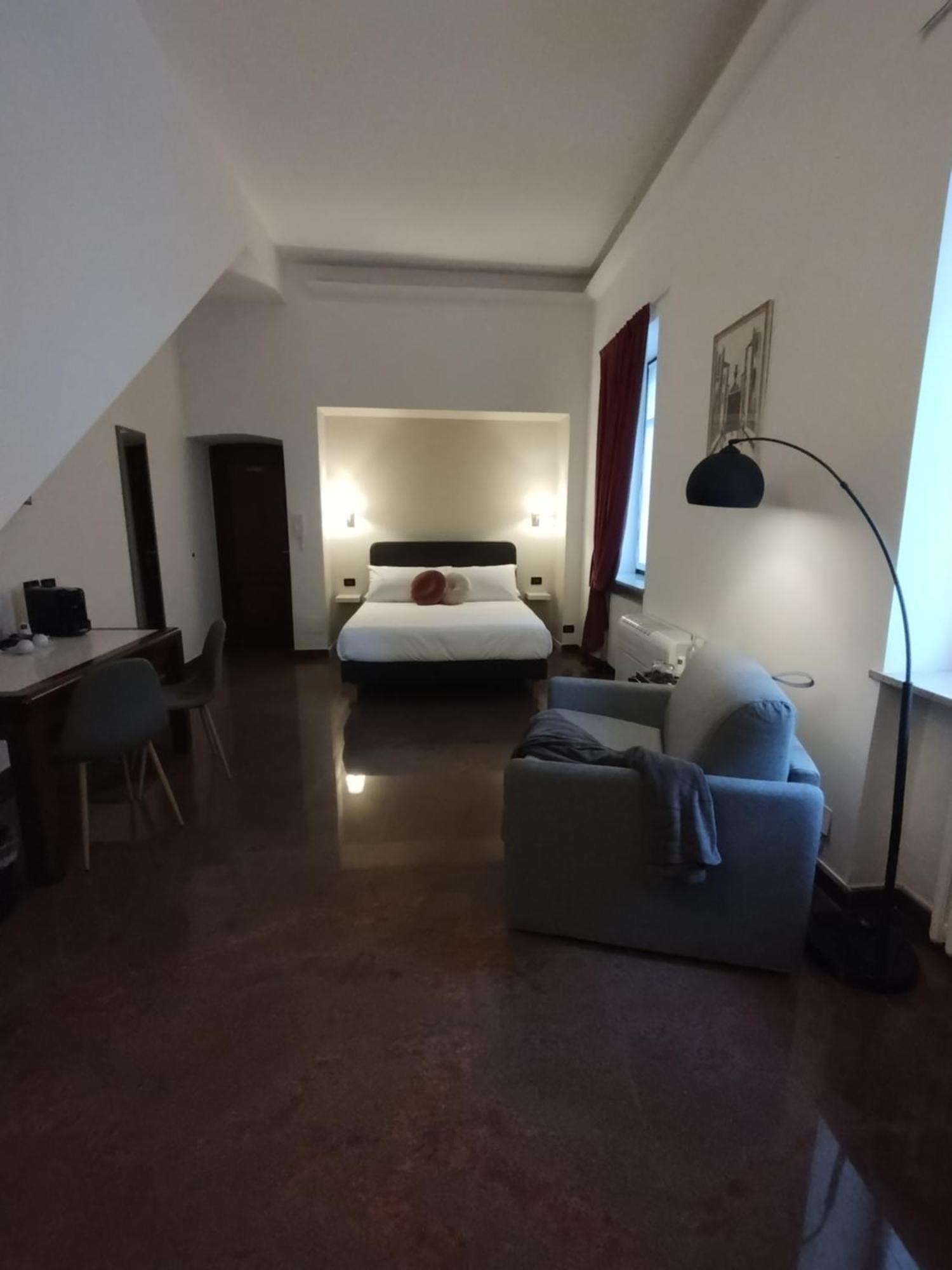 Palazzo Cusani Charming Rooms Vercelli Exterior foto