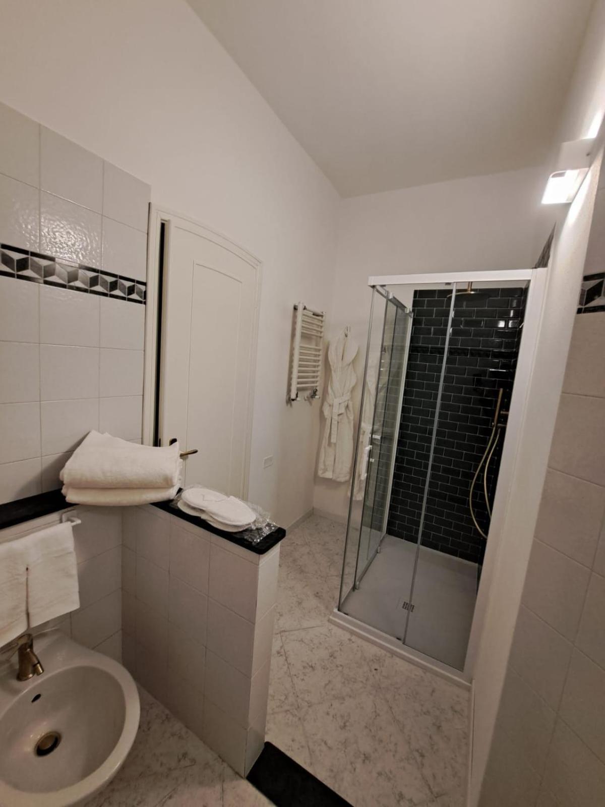 Palazzo Cusani Charming Rooms Vercelli Exterior foto